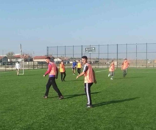 Eskişehir Şehit Nadir Şimşek Anadolu Lisesi'nde Futbol Takımı Seçmeleri Mahmudiye'de Gerçekleşti