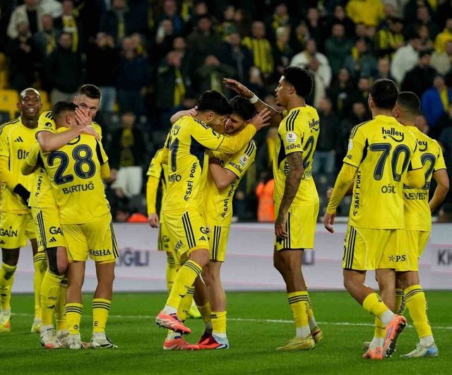 Fenerbahçe 16 haftayı namağlup kapattı: Konyaspor'u 4-0 yendi