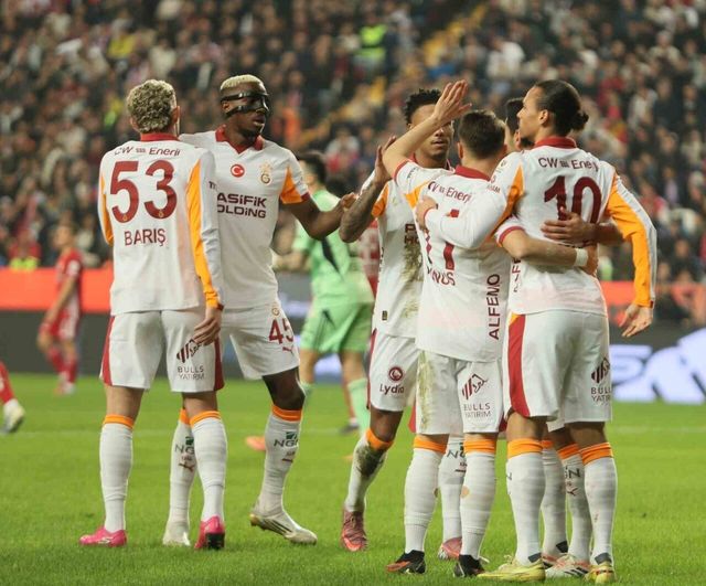 Galatasaray, Antalyaspor'u 4-1 yenerek deplasmanda 2 maç sonra kazandı