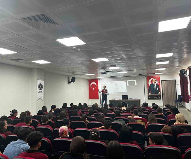 Gaziantep'te Jandarma 210 Öğrenciye Siber Güvenlik Eğitimi Verdi