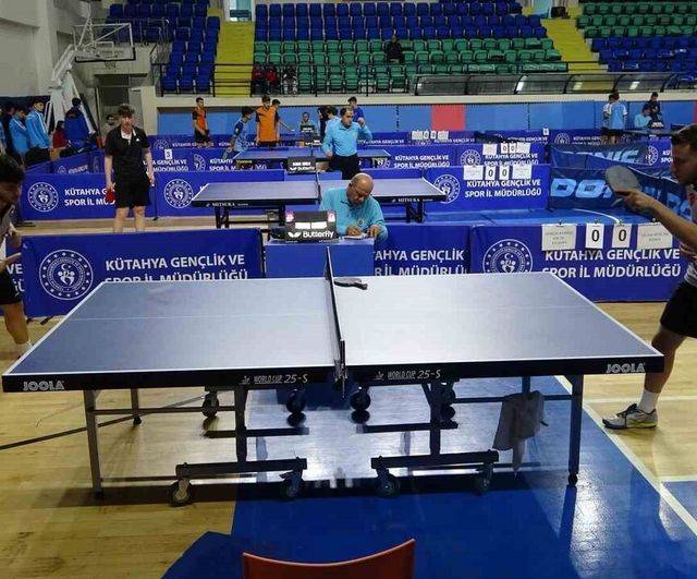 Gençler Masa Tenisi Güneybatı Bölge Müsabakaları Kütahya'da Başladı