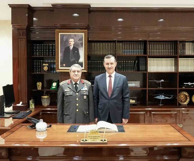 Genelkurmay Başkanı Selçuk Bayraktaroğlu, resmi temaslar için Riyad'da