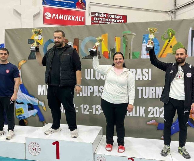 Hakkari Kadın Judo Takımı 9. Uluslararası Madenci Kupası'nda Türkiye üçüncüsü
