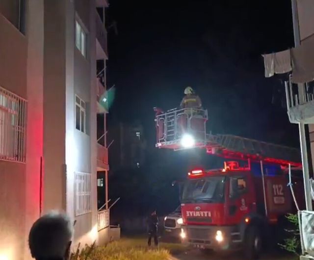 Hatay'da balkonda düşen yaşlı adam itfaiye müdahalesiyle kurtarıldı