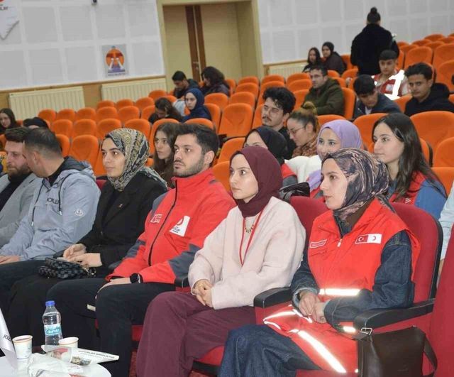 Havza'da Genç Kızılay Buluşması: Yönetim Toplantısı ve Film Gösterimi