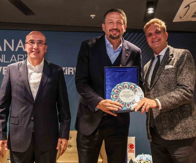 Hidayet Türkoğlu 'Sağlığın ve Sporun Zirvesi'nde liderlik, sağlık ve altyapı vizyonunu paylaştı