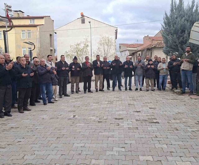 Hisarcık'ta 6 kişilik umre kafilesi dualarla kutsal topraklara uğurlandı