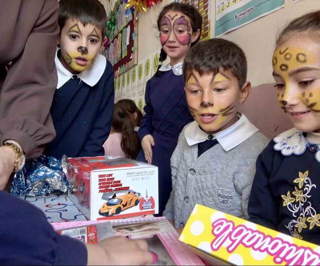İbrahim Çeçen Vakfı'nın 'Mutluluk Harekatı' Ağrı'da binlerce çocuğun oyuncak hayalini gerçekleştirdi