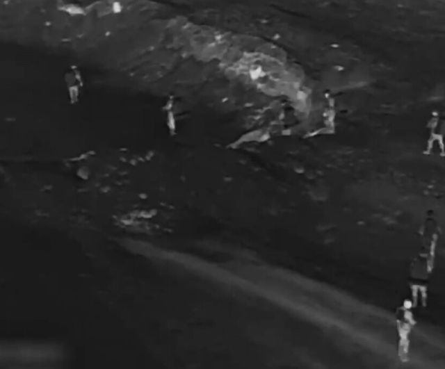 Iğdır'da termal kameralar ve İHA ile göçmen takibi: 11 Afgan yakalandı, 3 organizatör adliyeye sevk edildi