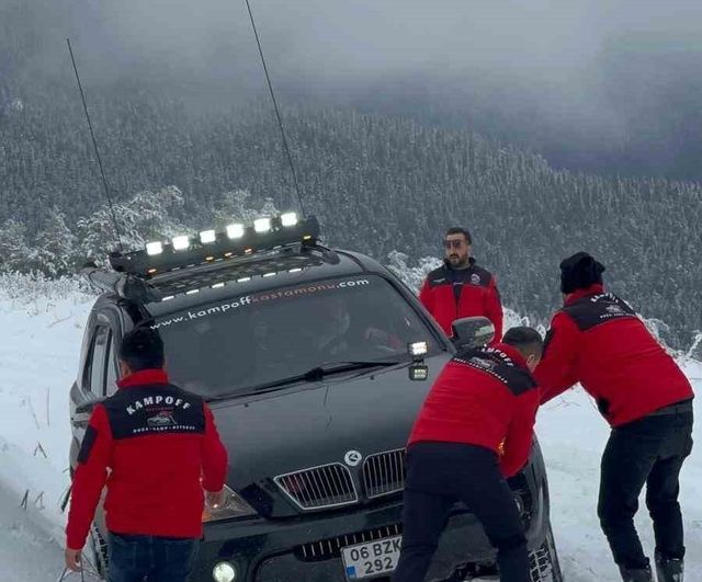 Ilgaz Dağı'nda KAMPOFF üyelerinin lastikle kayma etkinliği