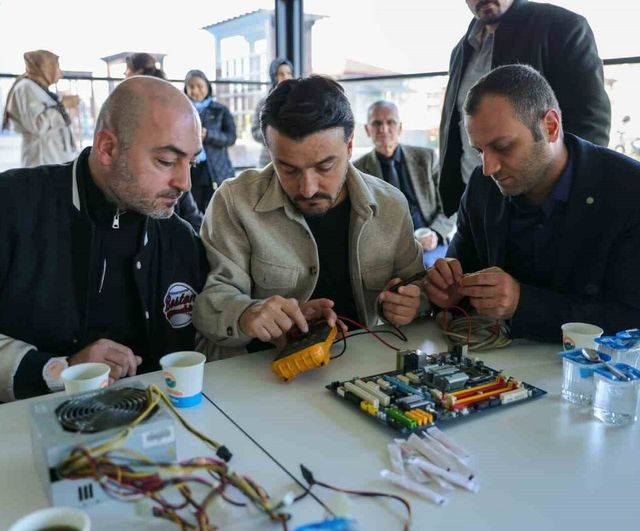 İlkadım'da elektronik atık farkındalığı: 'Elektronik Tamir ve Gözlem Atölyesi' düzenlendi