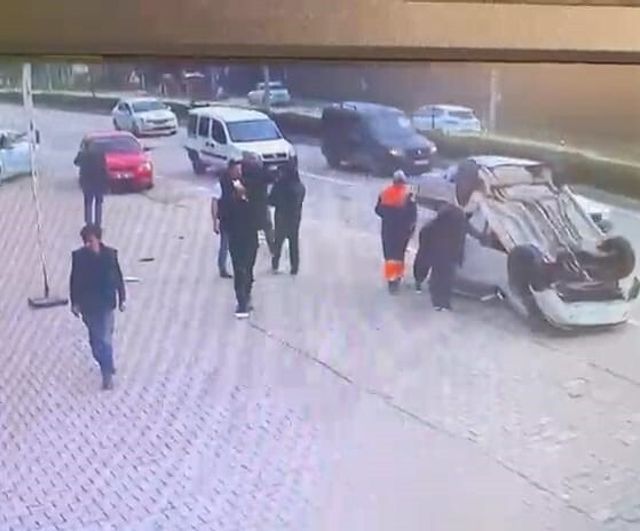 İnegöl'de otomobil refüje çarpıp takla attı, sürücü hastaneye kaldırıldı