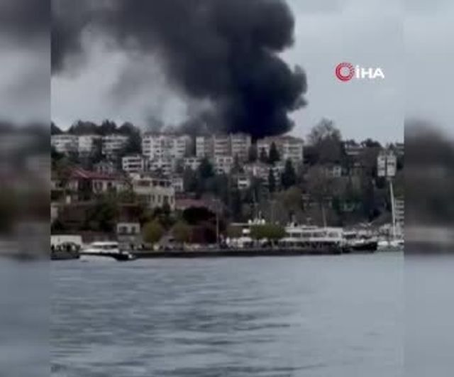 İstanbul Sarıyer Çimenzar Sokak'ta metruk binada yangın: İtfaiye sevk edildi