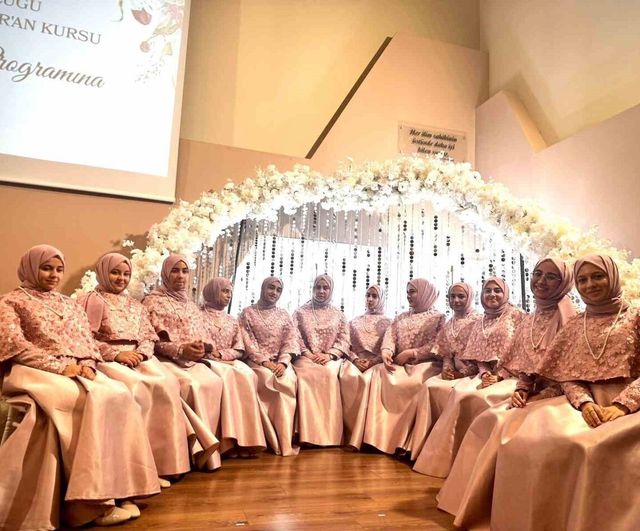 İzmir'de 12 genç hafize icazetlerini aldı