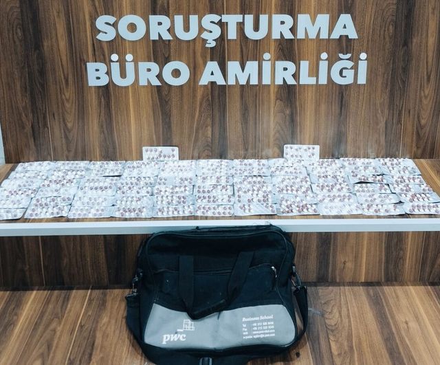 İzmir Gaziemir'de uyuşturucu operasyonu: 894 adet hap ele geçirildi