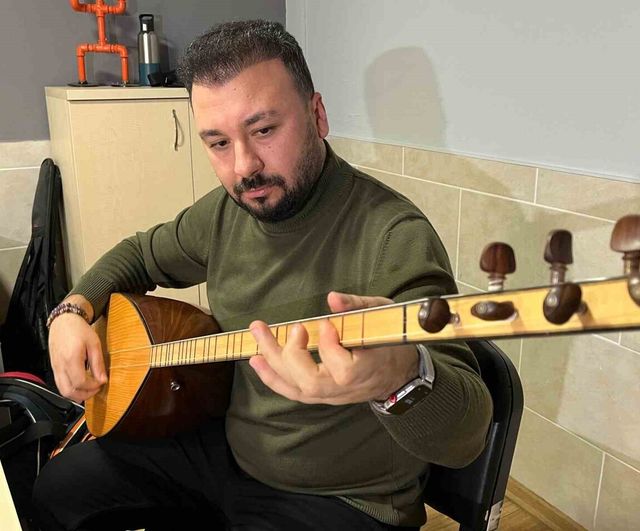 İzmirli Çiftin 'Ne Bilsin Eller' Performansı, Besteci Ankaralı Coşkun'un 300 Bin TL Talebiyle Davalık Oldu