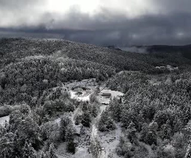 Karabük'te yüksek kesimlerde kar manzaraları dronla görüntülendi