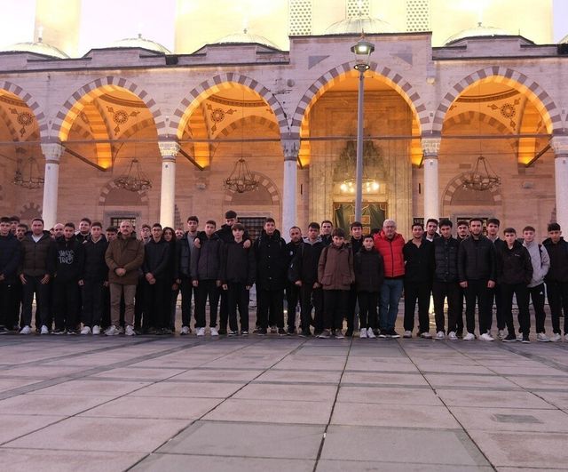 Karatay'da Lise Öğrencileri 'Sabah Namazı Buluşmaları' ile Bir Araya Geliyor