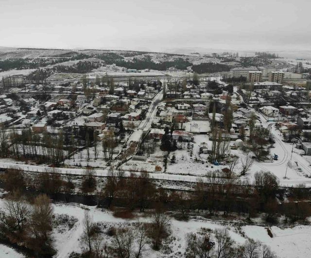 Kars'ta kar yağışı sevinci: Çocuklar kardan adam yaptı, Sarıkamış'ta kızak keyfi