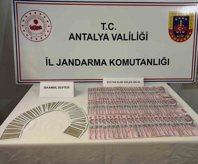 Kaş'ta kahvehanede kumar: 6 kişiye idari para cezası, iş yeri sahibine adli işlem