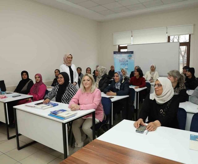Kayseri Büyükşehir’in KAYMEK’i yabancılara ücretsiz Türkçe eğitimi ve kültürel tanıtım sağlıyor