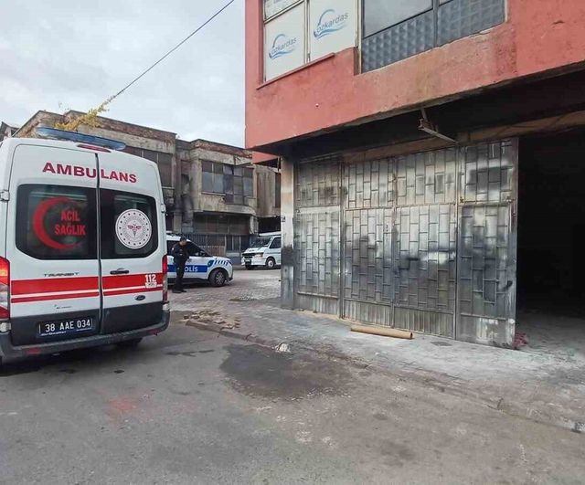 Kayseri Melikgazi'de tinerle soba yakma girişiminde kıyafetleri alevlenen kişi hafif yaralandı