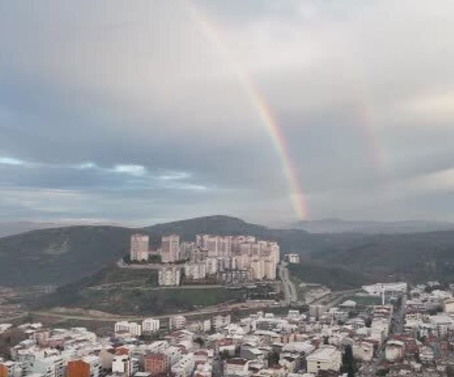 Kestel semalarında yağış olmadan beliren parlak gökkuşağı dronla görüntülendi
