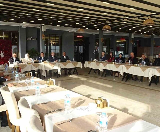 Kilis İnsan Hakları Kurulu, 10 Aralık Dünya İnsan Hakları Günü'nde Polis Evinde Gazetecilerle Buluştu