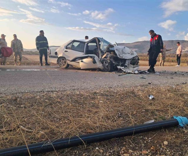Kilis Polateli Ürünlü'de iki aracın kafa kafaya çarpışması: 3 yaralı