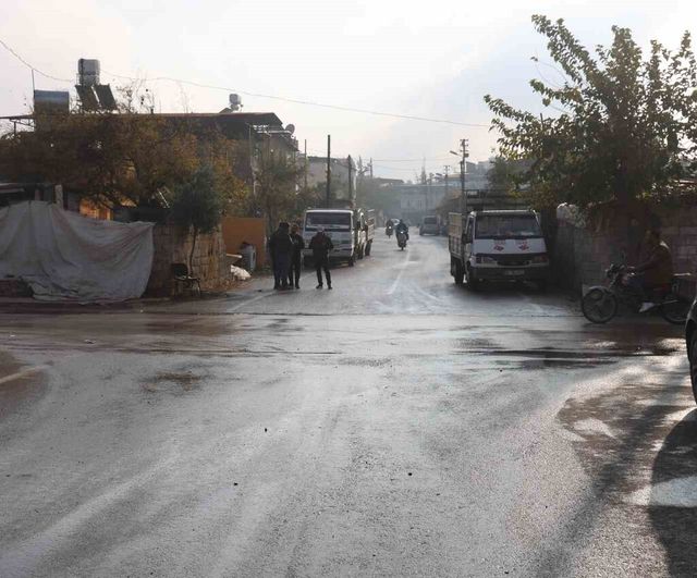 Kırıkhan'da otomobille çarpışan motosiklet sürücüsü ağır yaralandı — Anlar güvenlik kamerasında