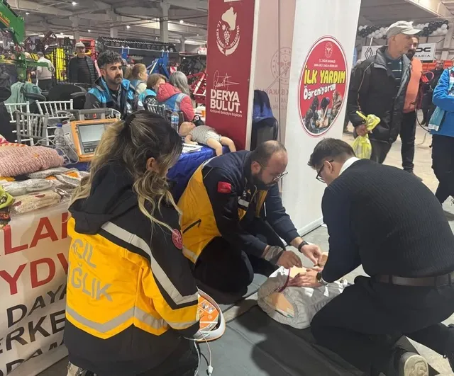 Kırklareli Tarım Fuarında Sağlık Standı: Acil Sağlık ve İlk Yardım Eğitimleri