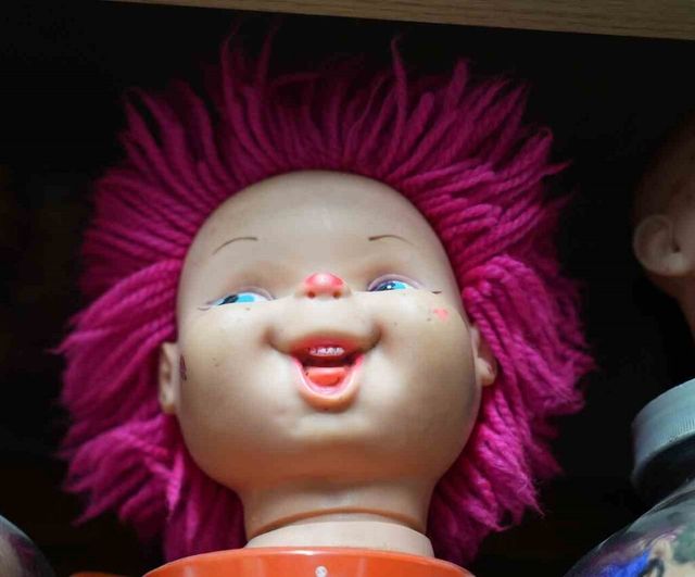 Kocaeli'de 5 bin parçalık oyuncak bebek kafası koleksiyonu antikacıda sergileniyor