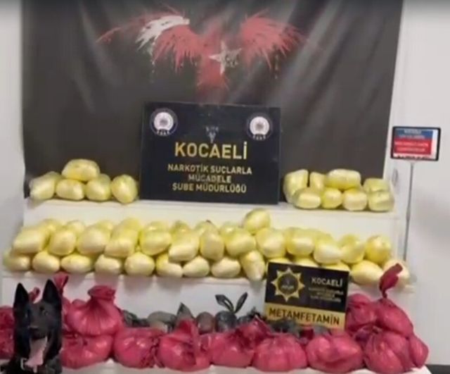 Kocaeli'de asfalt silindirine gizlenmiş 102 kilogram metamfetamin ele geçirildi