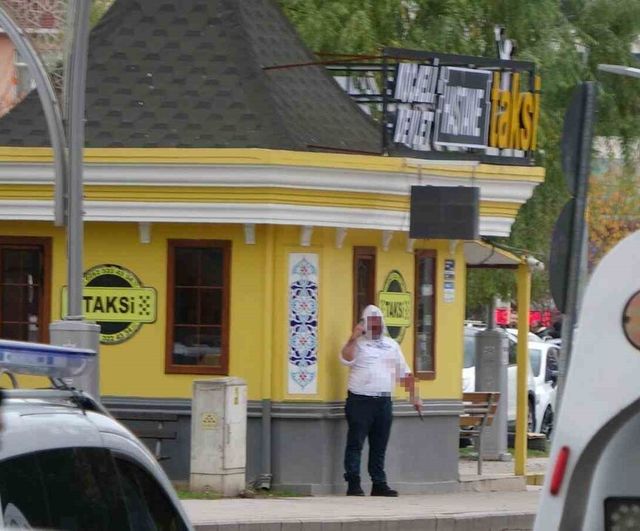 Kocaeli İzmit'te taksi durağındaki silahlı şüpheli özel harekat tarafından etkisiz hale getirildi