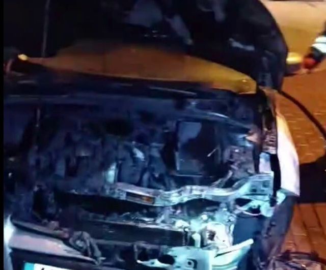 Konya Beyşehir'de park halindeki otomobilde motor yangını söndürüldü