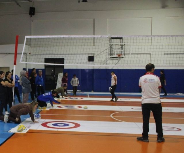 Köyceğiz'de 24 Kasım Öğretmenler Günü Floor Curling Turnuvası tamamlandı