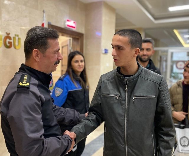 Kütahya Emniyet Müdürü Osman Elbir, Yavuz Sultan Selim Özel Eğitim Okulu&#39;nu ağırladı