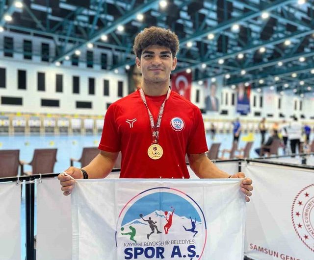 Kutay Tek, 2025 Salon Türkiye Şampiyonası'nda Klasik Yay Erkekler Türkiye Şampiyonu