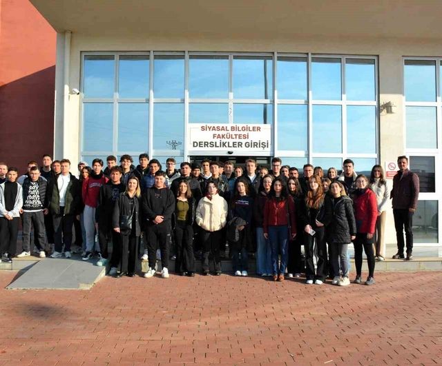 Lise Öğrencileri Yükseköğretime Geçiş Sınavları Öncesi Adnan Menderes Üniversitesi'ni Gezdi