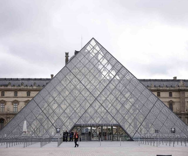 Louvre Müzesi çalışanları grevde: Müze bugün ziyarete kapalı
