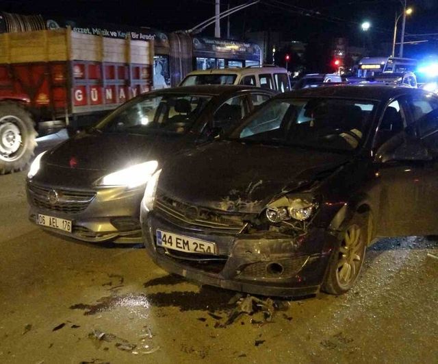 Malatya'da üç aracın karıştığı zincirleme kaza: 2 yaralı