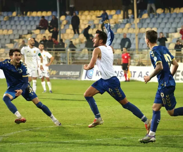 Menemen FK, İzmir derbisini uzatma dakikalarında 2-1 kazandı