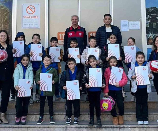 Menteşe'de Yenice İlkokulu Öğrencileri 112 Acil Çağrı Merkezi'ni Ziyaret Etti