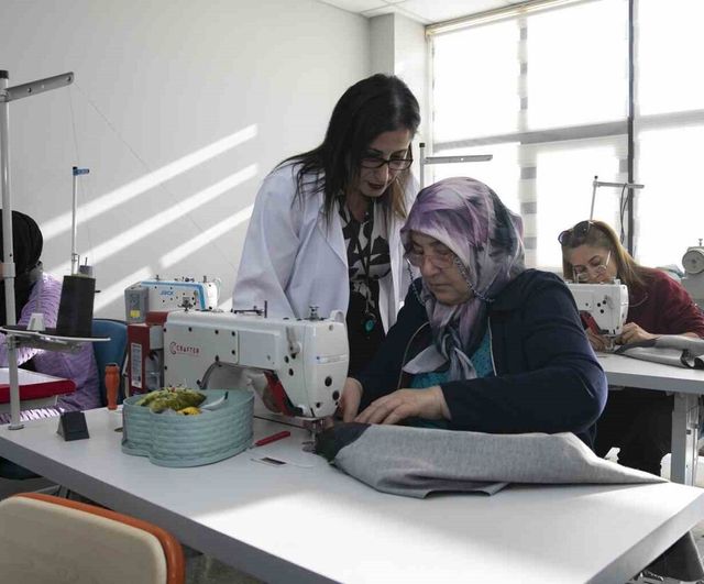 Mersin MERCEK'te Giyim Üretim Teknolojileri kurslarına yoğun ilgi: mesleki eğitim ve sosyal katkı