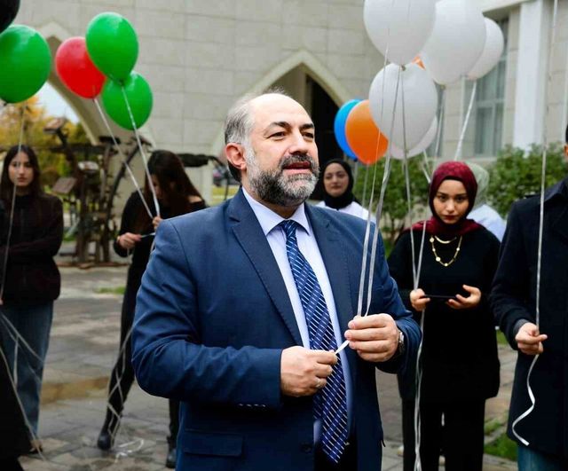 MTÜ'de öğrenci topluluklarından farkındalık etkinliği: Balonlarla dayanışma mesajı