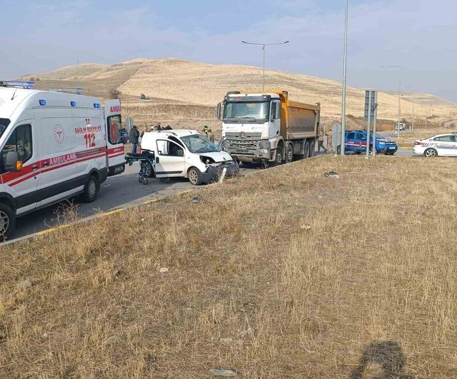Muş'ta İki Ayrı Trafik Kazası: 2 Ölü, 4 Yaralı