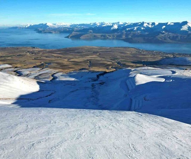 Nemrut Kalderası, Van Gölü ve Süphan Dağı kışın kartpostallık görüntüler sundu