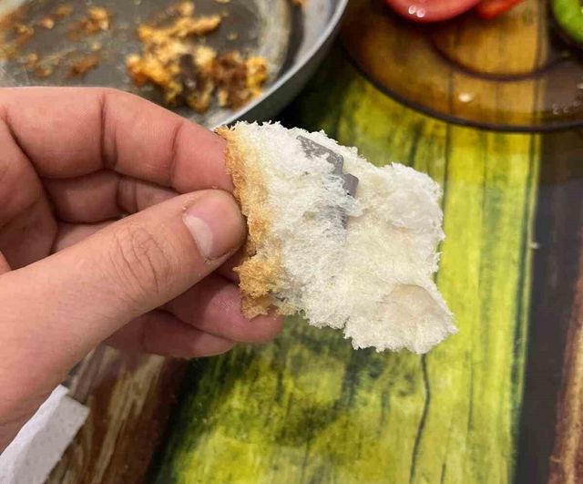 Nevşehir'de fırından alınan ekmeğin içinden jilet çıktı