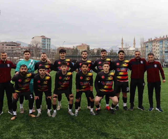 Oltu 25 Mart Belediye Spor, Erzurum İdmanocağı FK'yı 6-1 mağlup etti