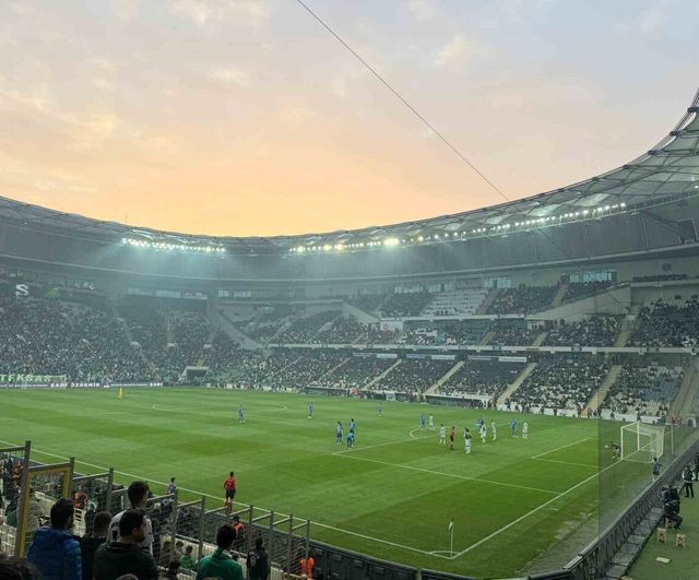 Osmangazi Belediyesi Bursaspor Sevgisini Çocuklarla Tribüne Taşıdı